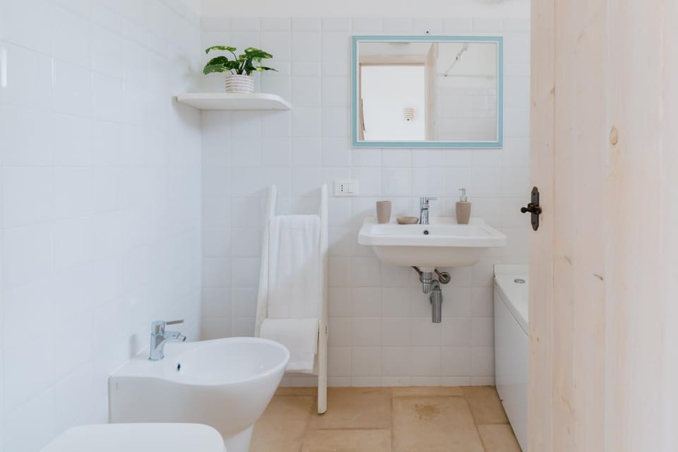 Toilet, Bathroom, bidet, towels