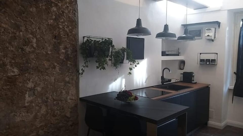 Kitchen or kitchenette, Living room