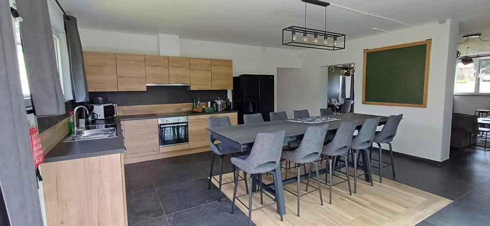 Kitchen or kitchenette, Dining area, dishwasher, oven, stove, toaster, kitchen