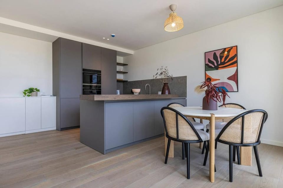 Kitchen or kitchenette, Dining area, oven, stove