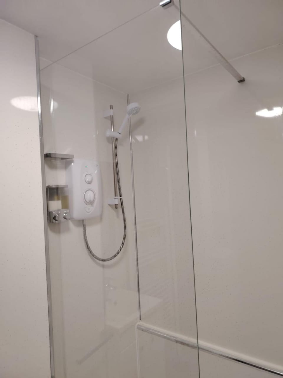 Bright Edinburgh Flat - City Center EB7 Apartment in Edinburgh