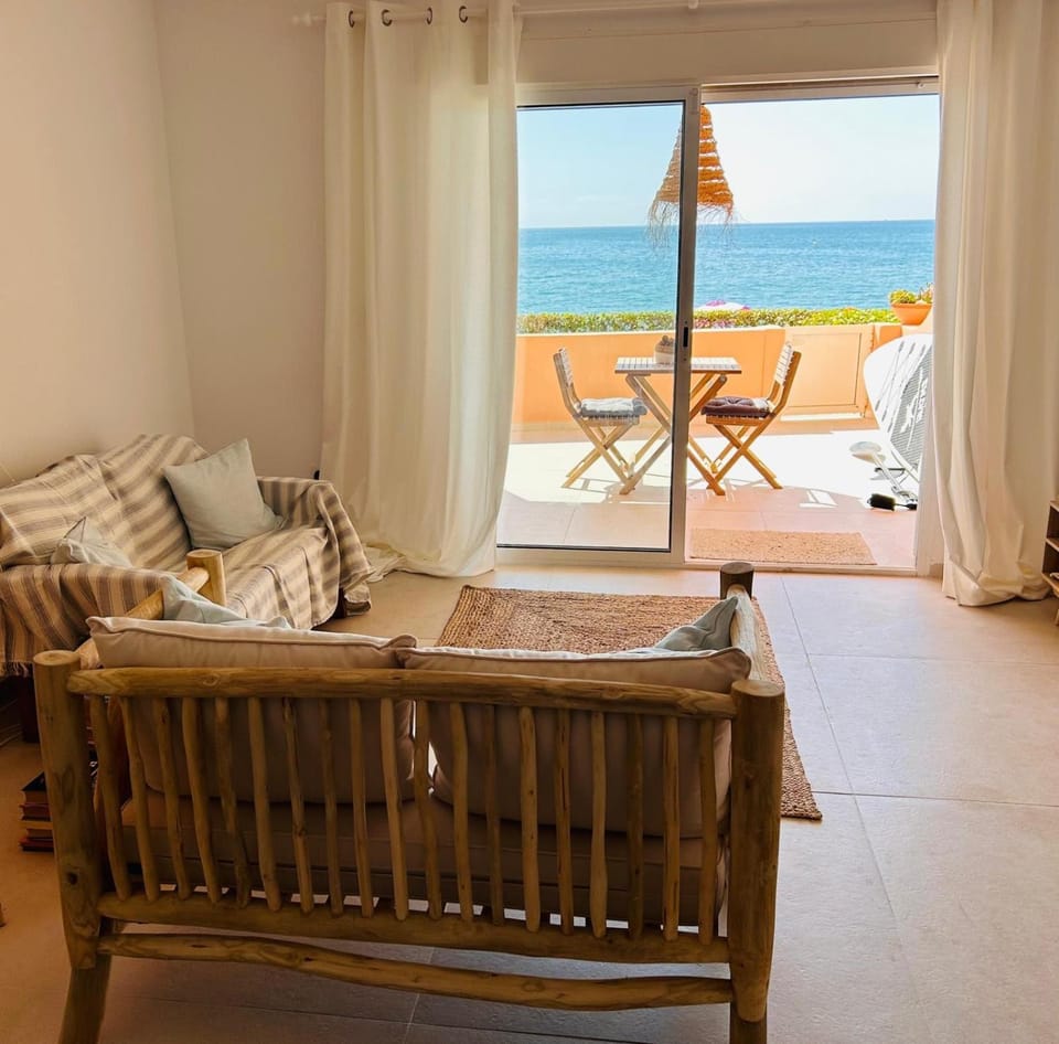 Natural landscape, View (from property/room), Balcony/Terrace, Living room, Seating area, Beach, Sea view