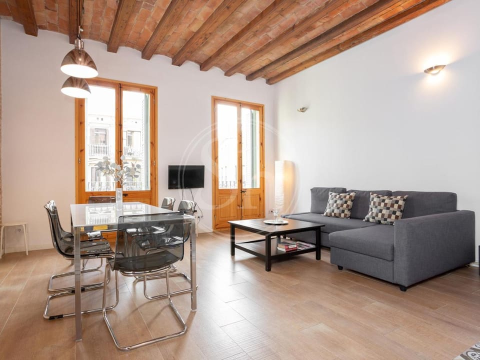 TV and multimedia, Living room, Seating area, Dining area