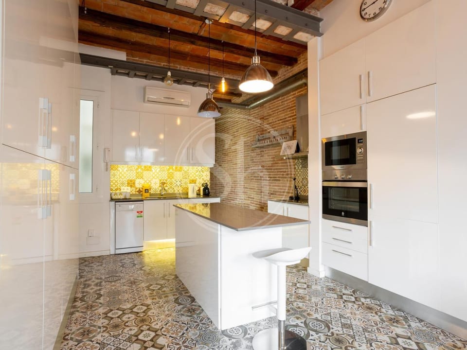 Kitchen or kitchenette, oven