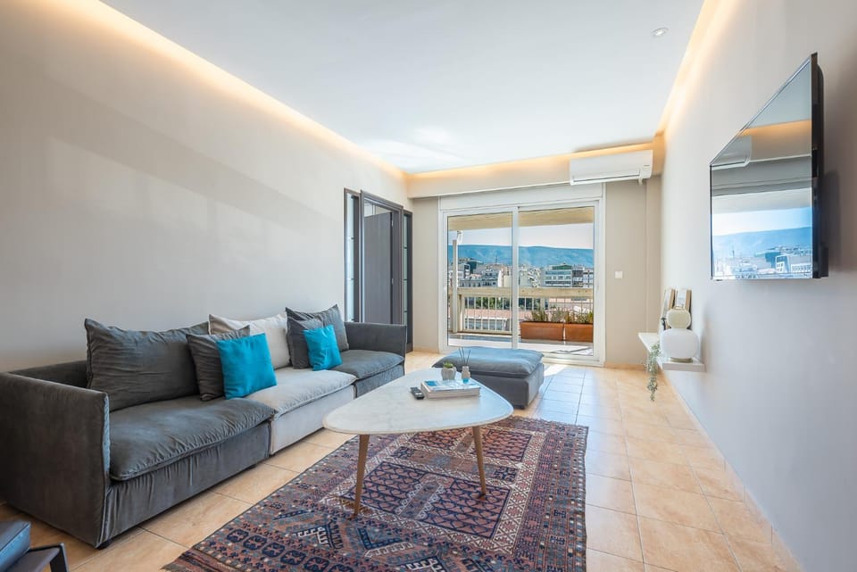 Natural landscape, TV and multimedia, Living room, Seating area