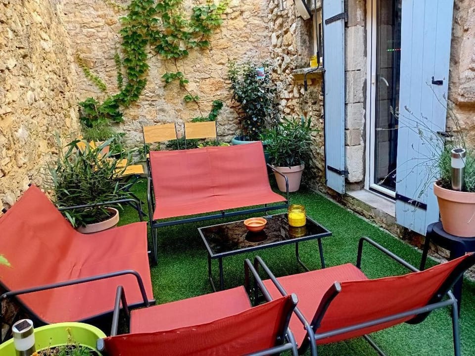 Grande maison en pierre au coeur du village provençal du XIe siecle 10 personnes House in Provence-Alpes-Côte d'Azur