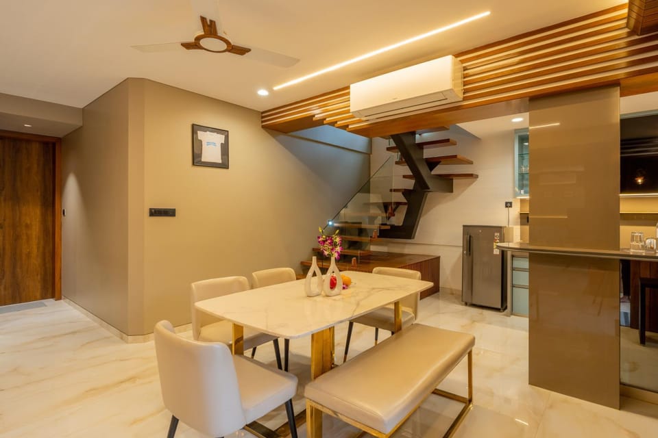 Bed, TV and multimedia, Kitchen or kitchenette, Living room, Photo of the whole room, Seating area, Dining area, Bedroom, Breakfast, fireplace, minibar