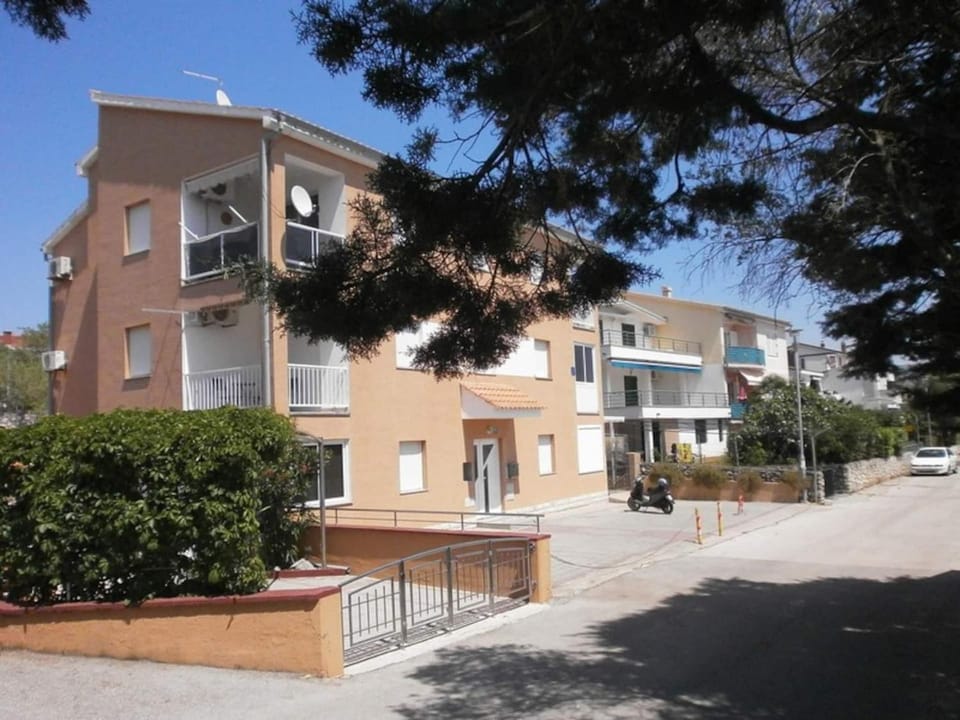 Property building, Parking