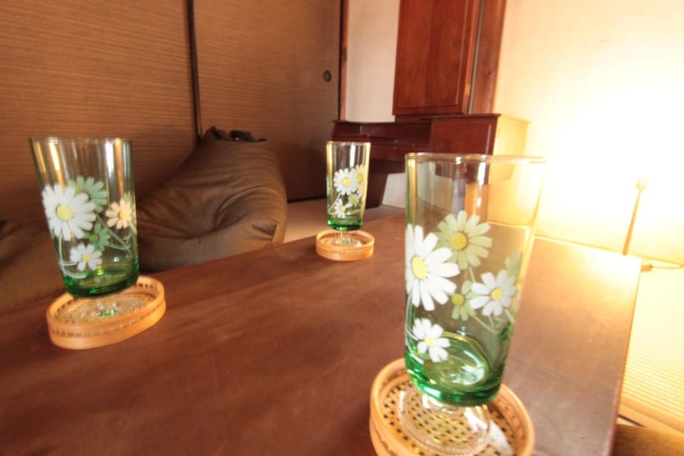Photo of the whole room, furniture