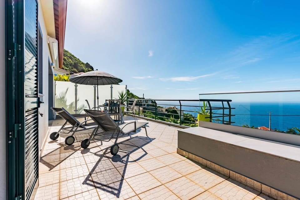 Balcony/Terrace, sunbed