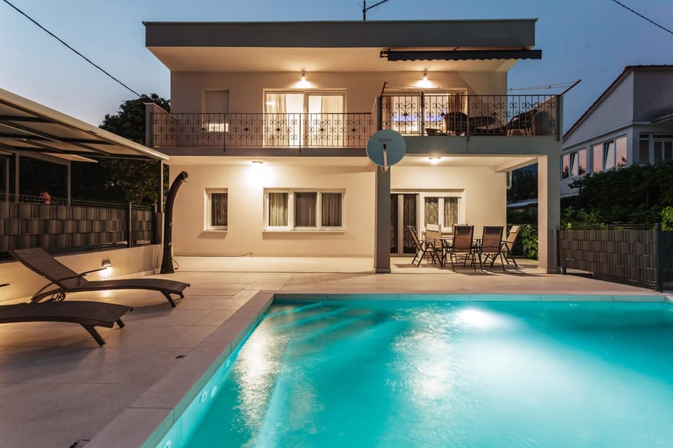 Property building, Swimming pool