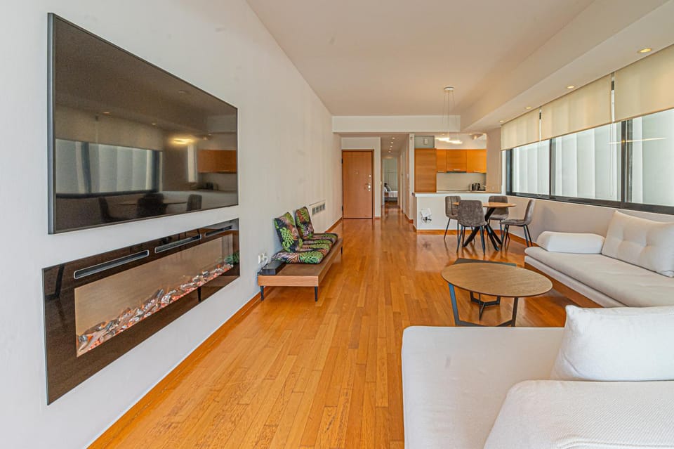 TV and multimedia, Living room, Seating area, Dining area