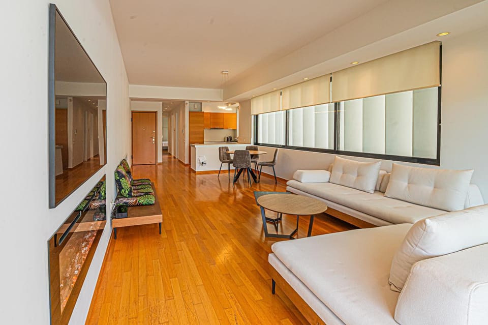 TV and multimedia, Kitchen or kitchenette, Living room, Photo of the whole room, Seating area, Dining area