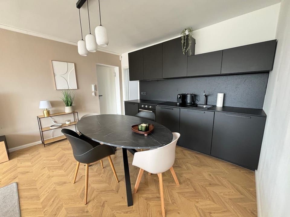 Coffee/tea facilities, Kitchen or kitchenette, Dining area