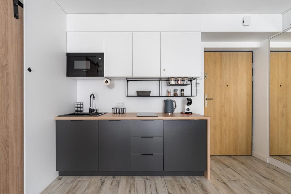 Kitchen or kitchenette, oven