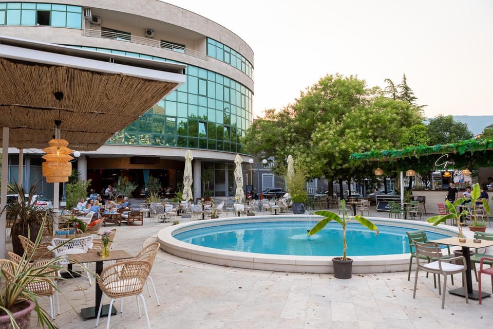 Property building, Neighbourhood