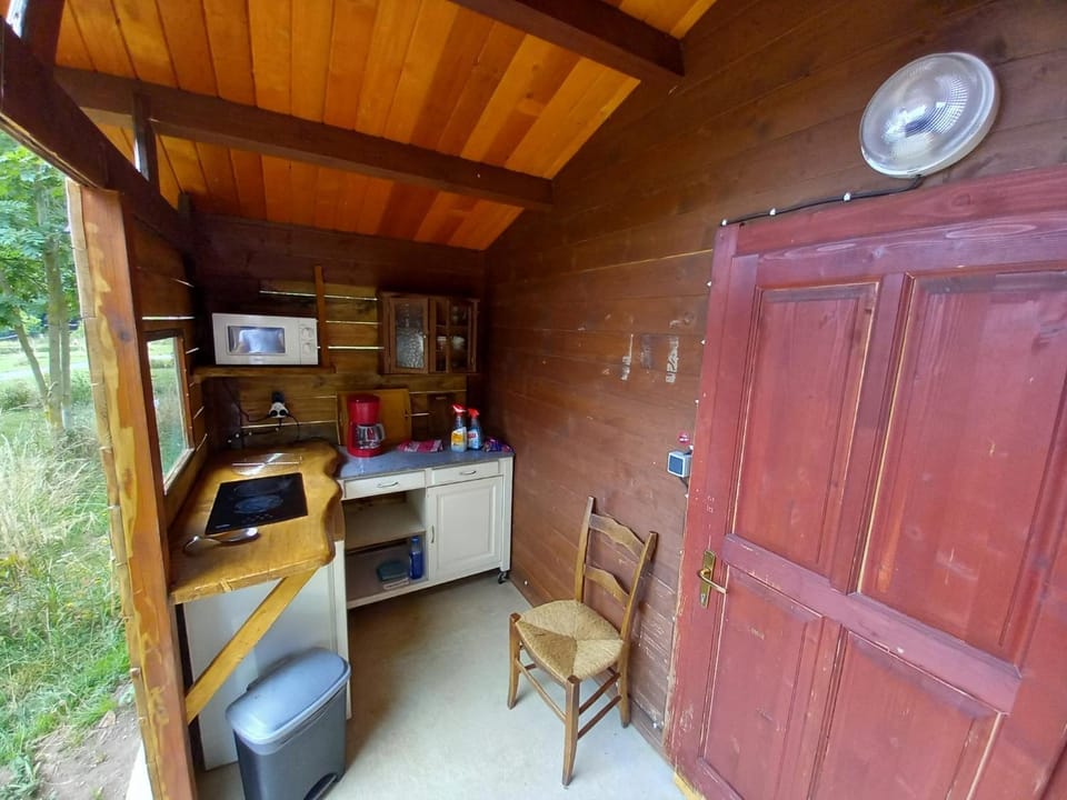 Camping du Bois Fleuri Campground/ 
RV Resort in Occitanie