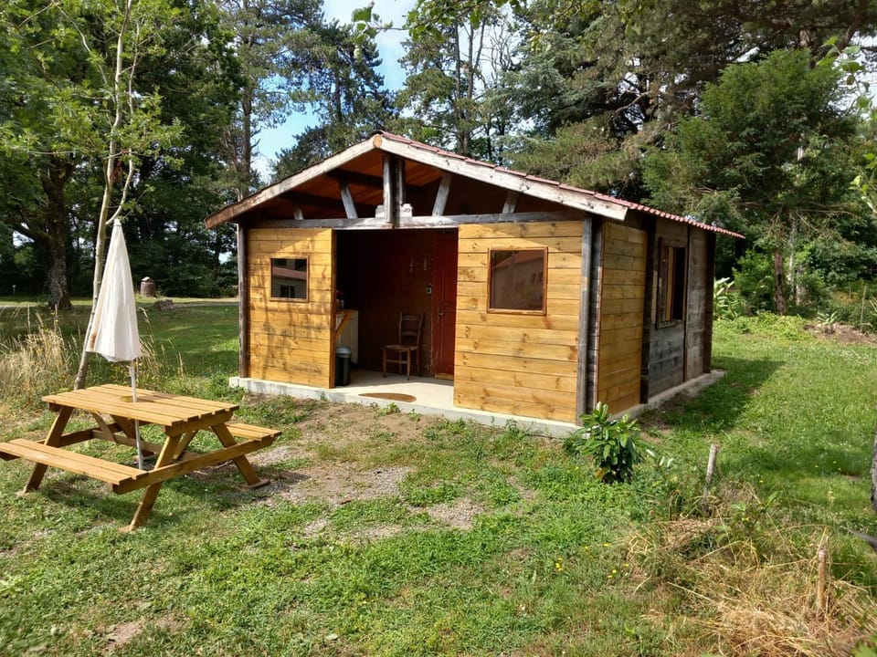 Camping du Bois Fleuri Campground/ 
RV Resort in Occitanie