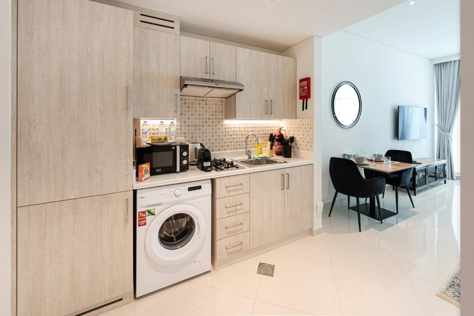 Kitchen or kitchenette, stove, washing machine