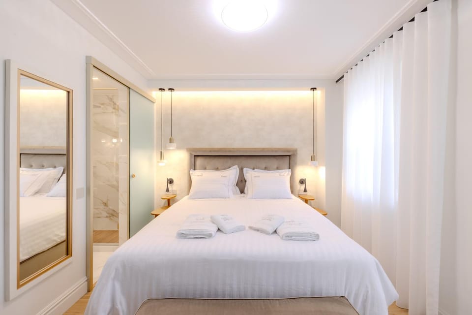 Bed, Photo of the whole room, Bedroom, towels, wardrobe