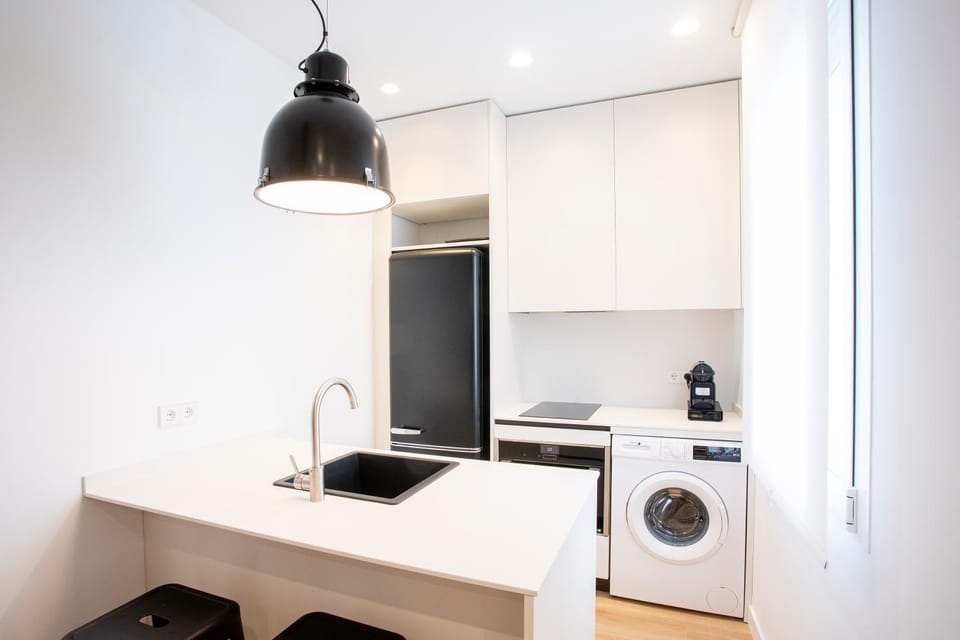 Kitchen or kitchenette, oven, stove, washing machine