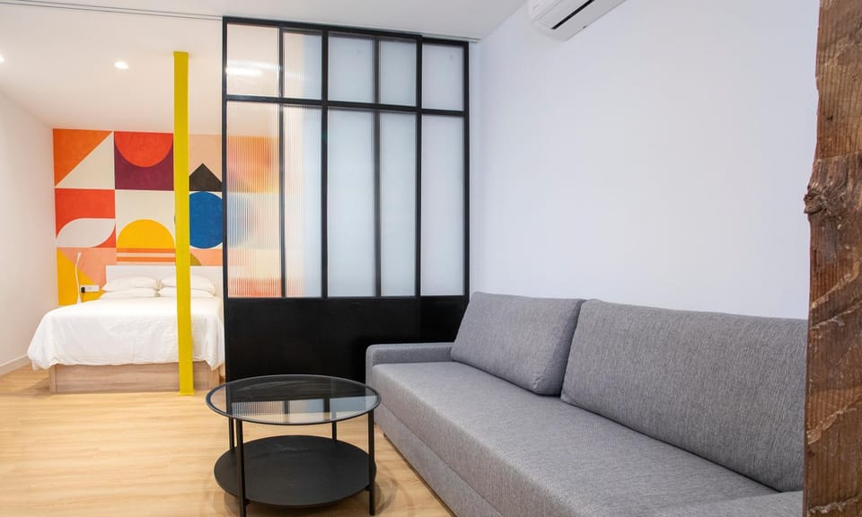 Bed, Seating area, Bedroom