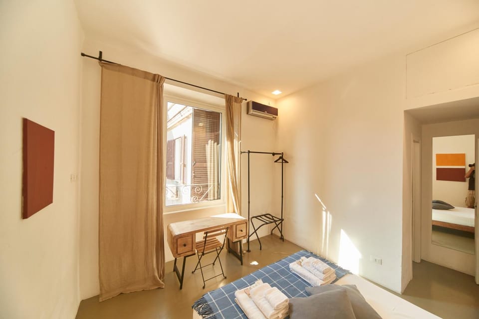 Photo of the whole room, Bedroom, towels