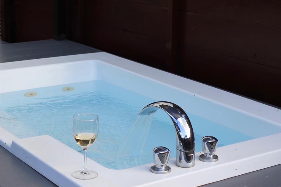 ビーチから徒歩6分広々としたテラスBBQ露天ジャグジーMorley2 Villa in Okinawa Prefecture