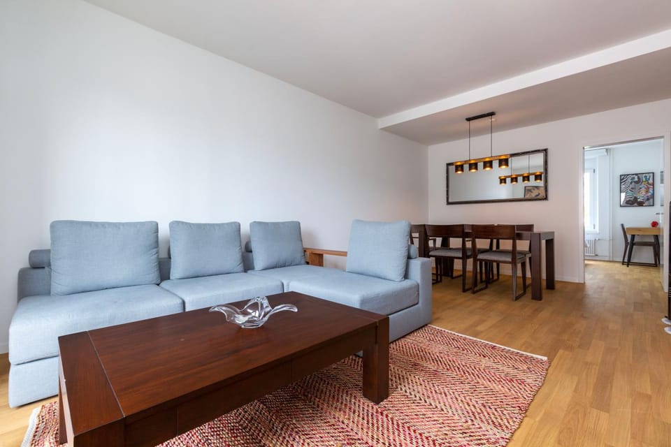 Living room, Seating area, Dining area, internet