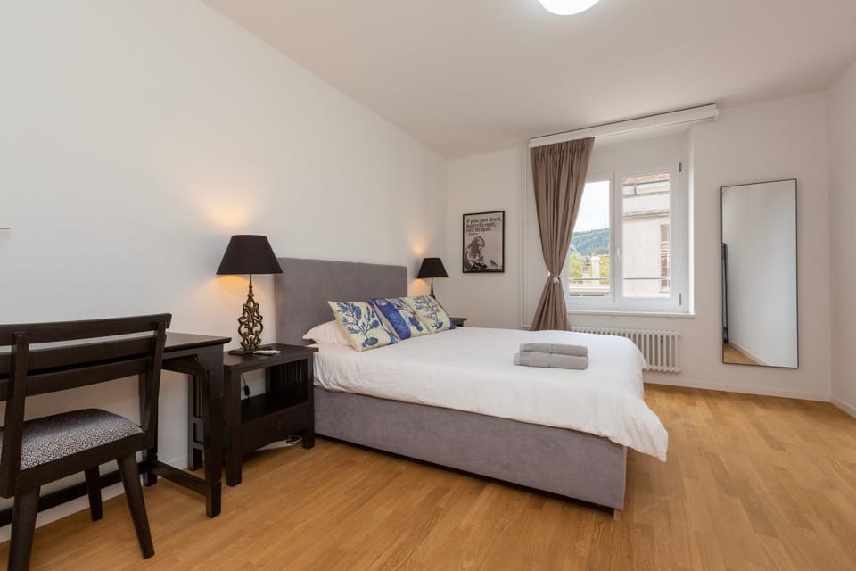 Bed, Bedroom, heating, towels