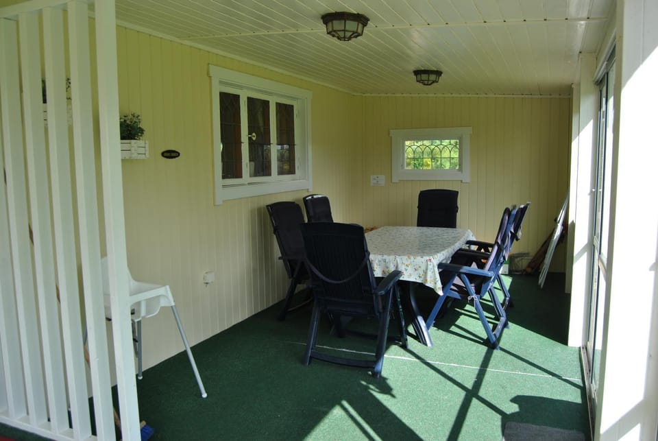 Patio, Dining area
