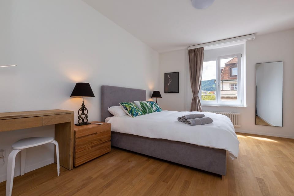 Bed, Bedroom, heating, towels, wardrobe