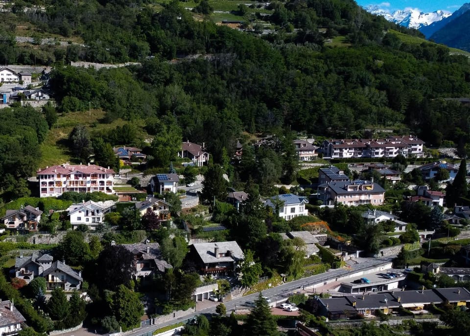 Property building, Day, Neighbourhood, Natural landscape, Bird's eye view, View (from property/room), City view, Garden view, Garden view, Mountain view, Street view, Location