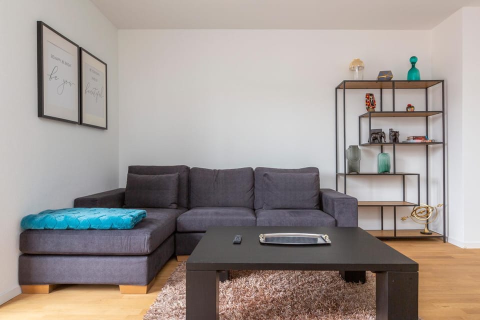 Living room, Seating area, internet