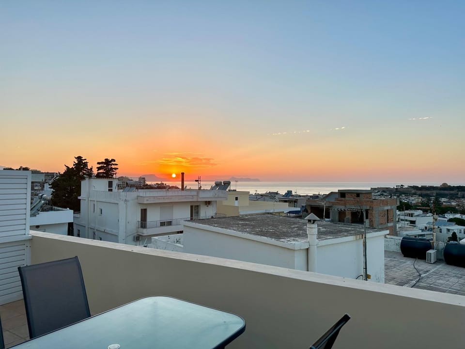 View (from property/room), Balcony/Terrace, City view, Sea view, Sunset