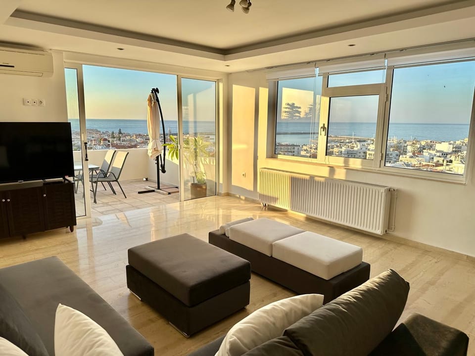 TV and multimedia, View (from property/room), Balcony/Terrace, Living room, Seating area, Evening entertainment, Sea view