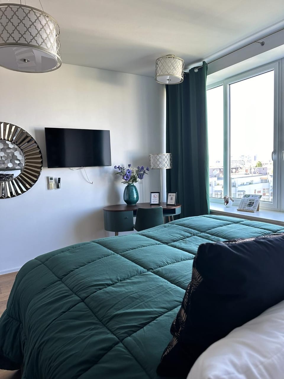 Bed, TV and multimedia, Photo of the whole room, Bedroom, City view
