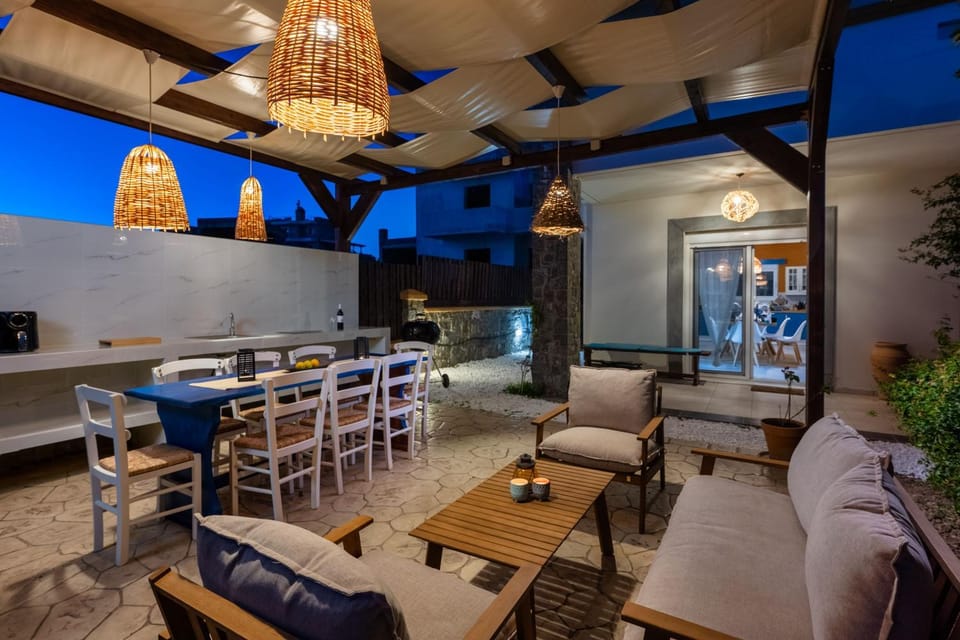 Seating area, Dining area