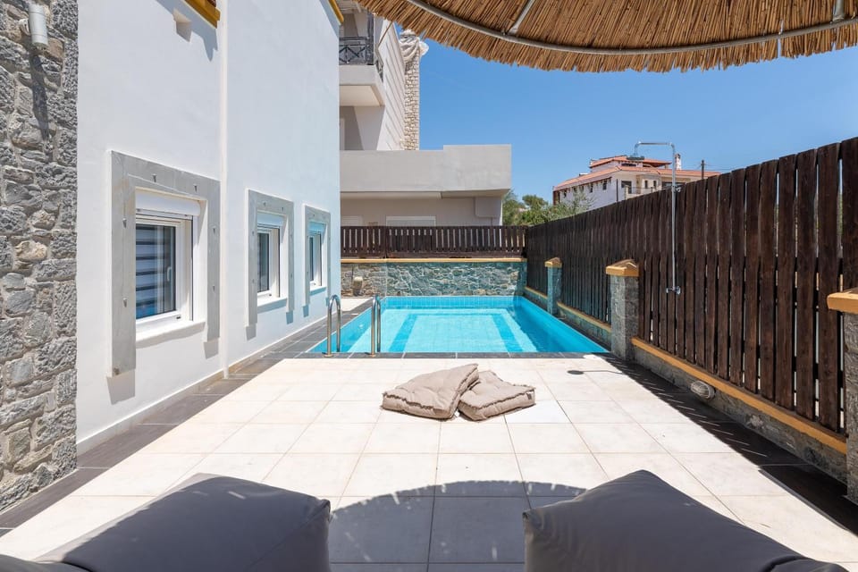 Patio, Day, Pool view, Swimming pool, sunbed