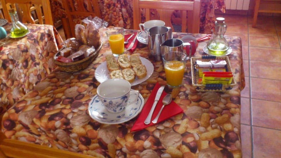 Dining area, Food