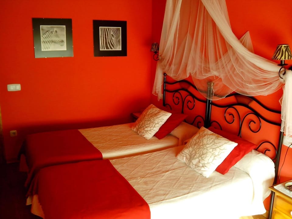 Bed, Photo of the whole room