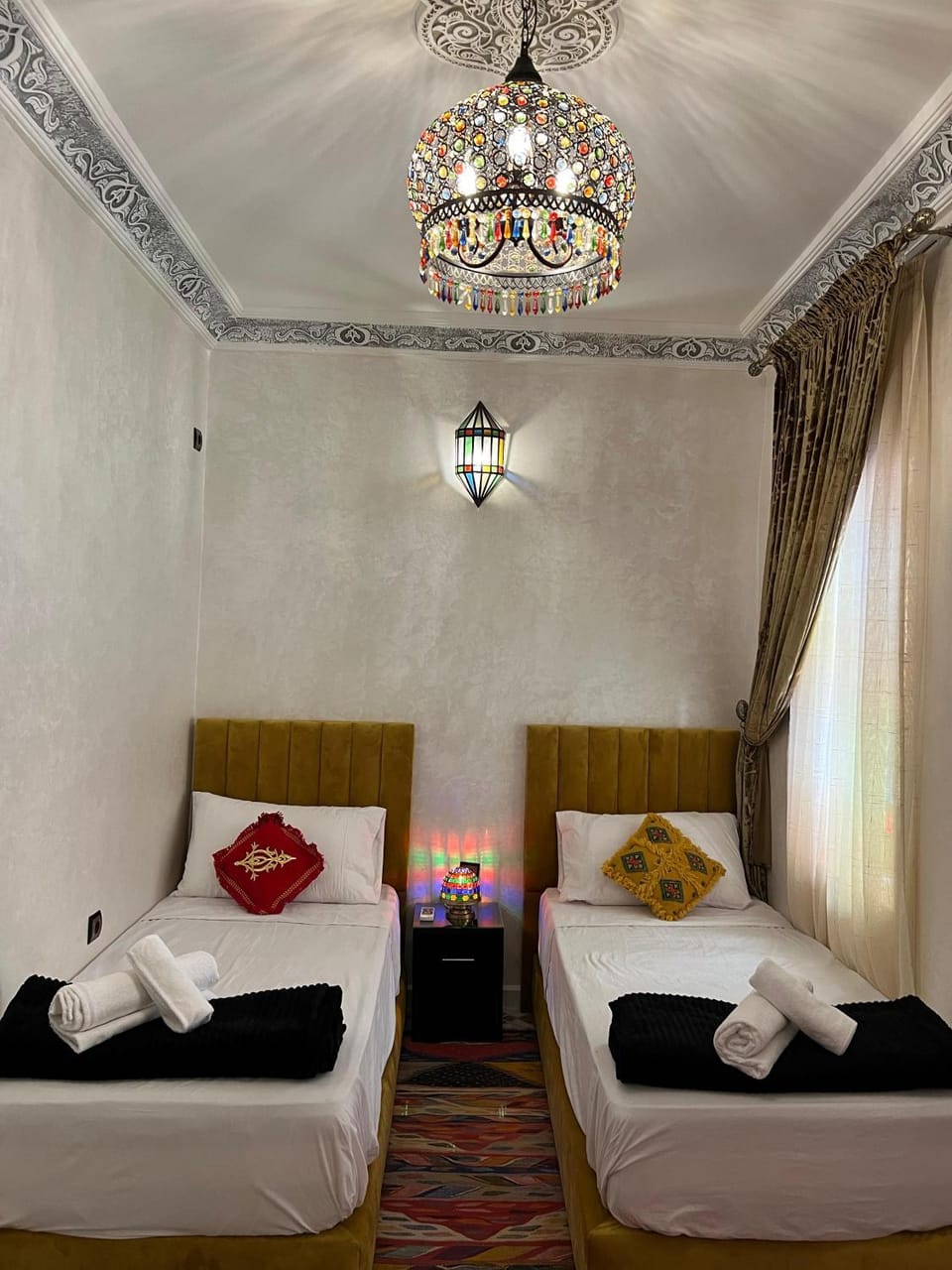 Bed, Bedroom, towels