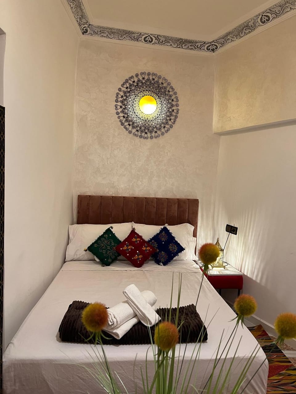Bed, Bedroom, towels