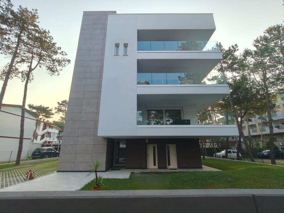 Property building, Day, Garden, Garden view