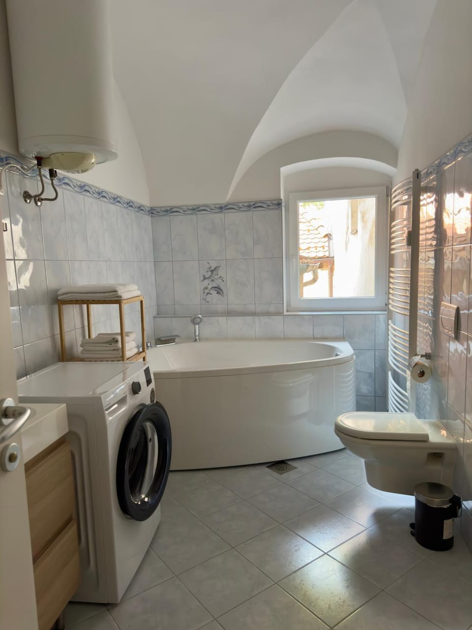 Toilet, Bathroom, Bath, towels, washing machine