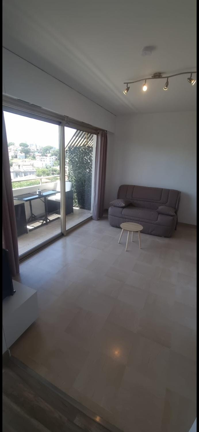 Antibes beau studio lumineux Apartment in Antibes