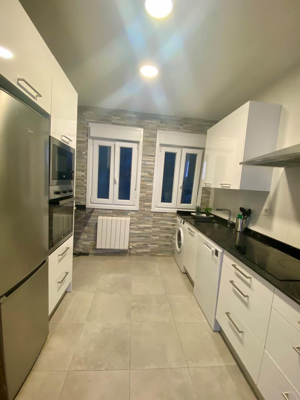 Habitación en apartamento con zonas comunes compartida MG Vacation rental in Bilbao