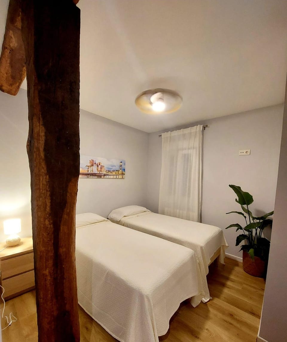 Habitación en apartamento con zonas comunes compartida MG Vacation rental in Bilbao