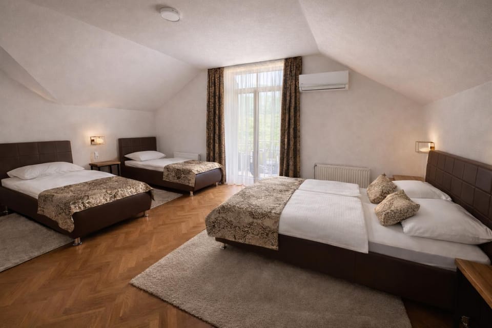 Bed, TV and multimedia, Balcony/Terrace, air conditioner