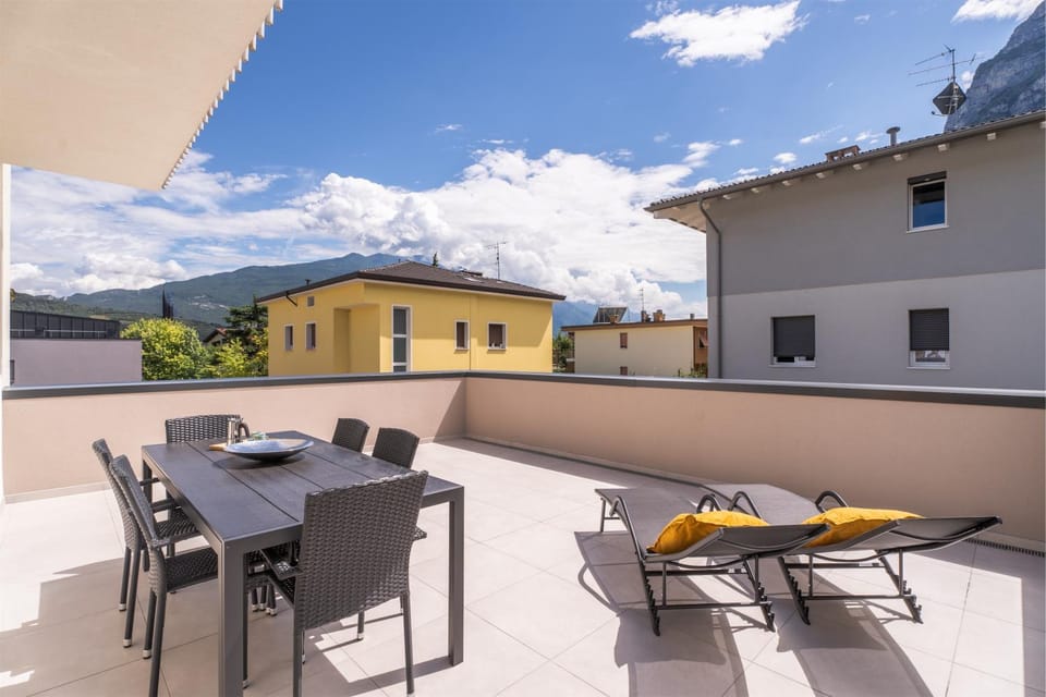 Balcony/Terrace, Balcony/Terrace, Mountain view